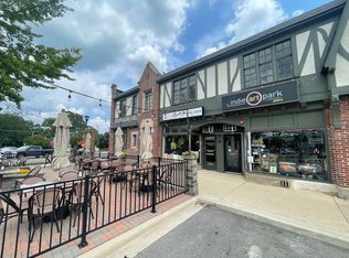 28W573 Stafford Pl APT 3, Warrenville, IL 60555