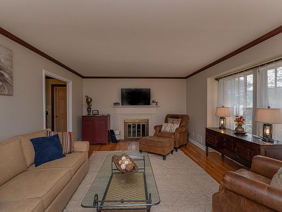 4th image of 1496 Lyon Dr SE