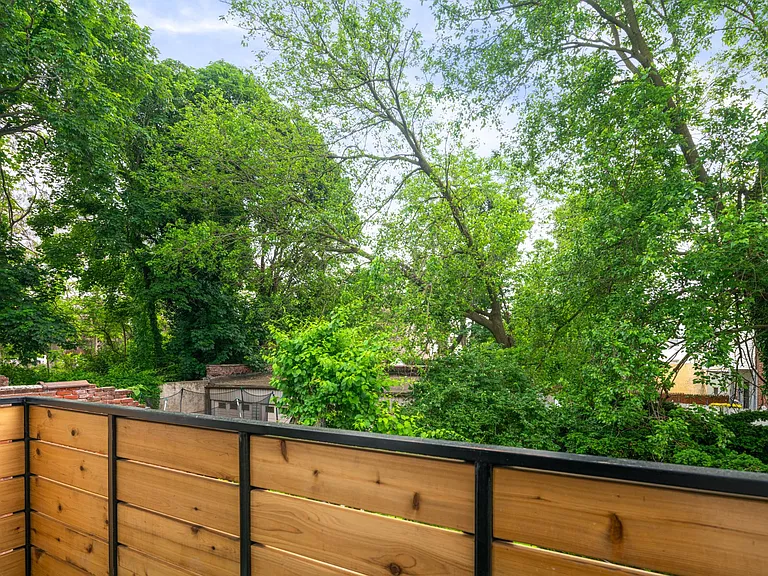 342 W Queen Ln #6 — Photo 14