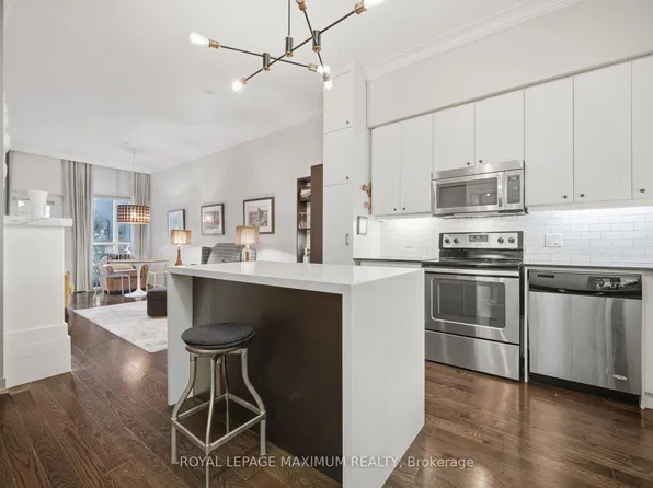 8 Fieldway Rd #104, Toronto, ON M8Z 0C3