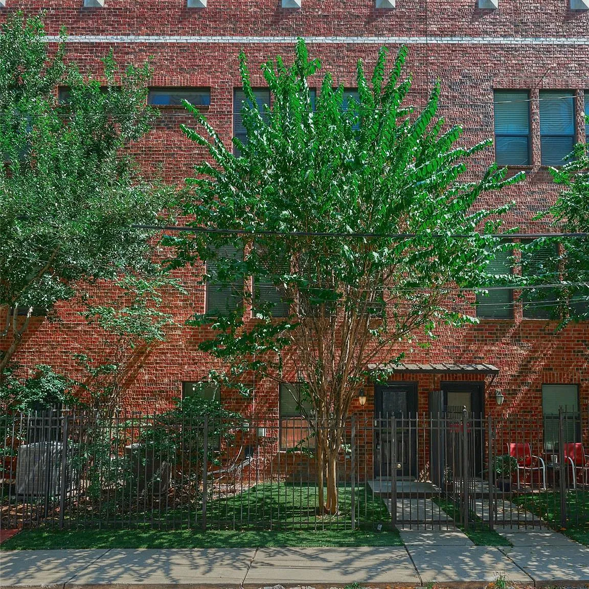 2 bed, 2.5 bath, 1624 sqft, $1,900 — Photo 3