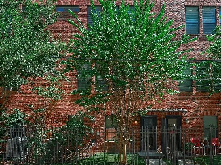 2422 Navigation Blvd #E — Photo 3