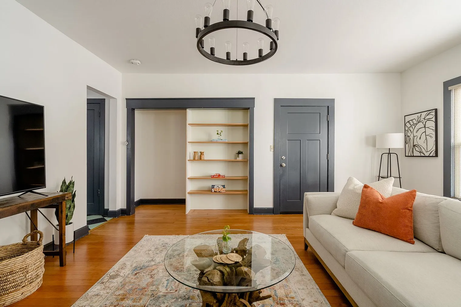 1 bed, 1.0 bath, 645 sqft, $2,696 — Photo 4
