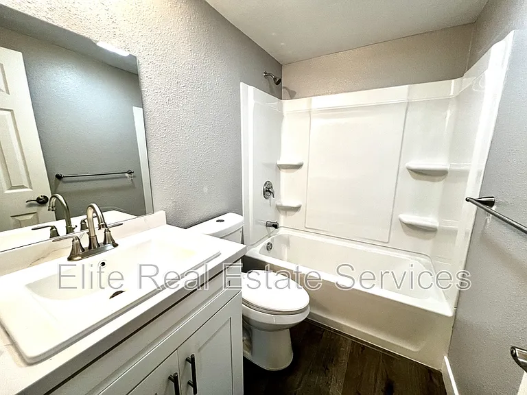 4424 47th St #1 — Photo 8