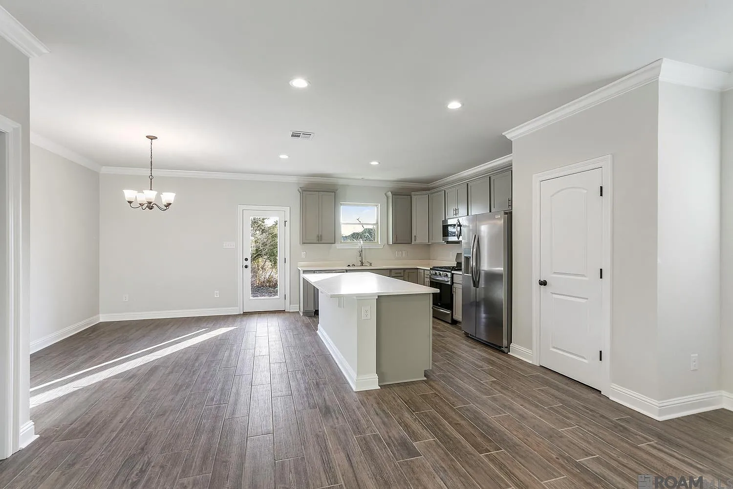 4 bed, 1833 sqft, $2,600 — Photo 4