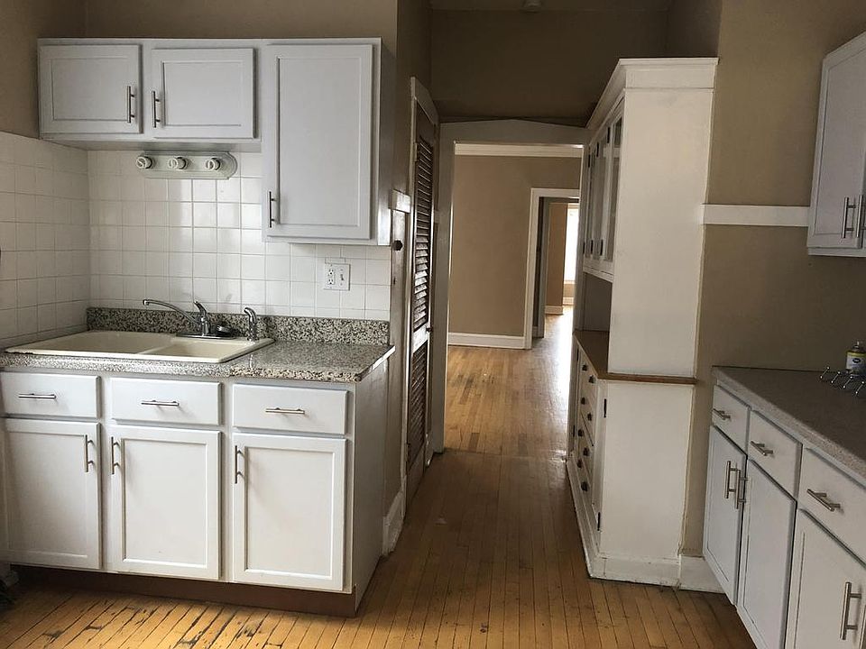 1st image of 4047 W Melrose St #3