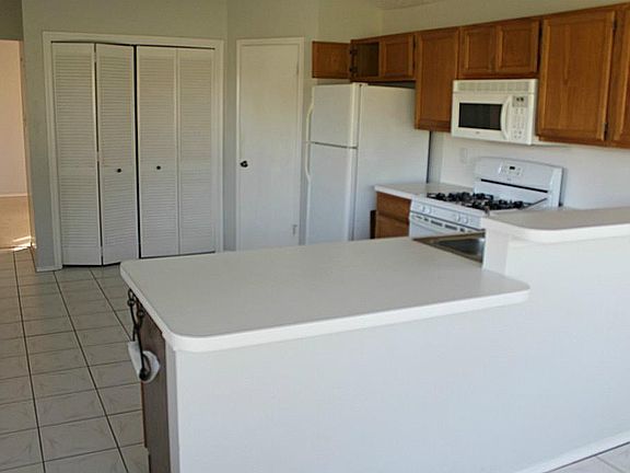5th image of 2823 S Peach Hollow Cir