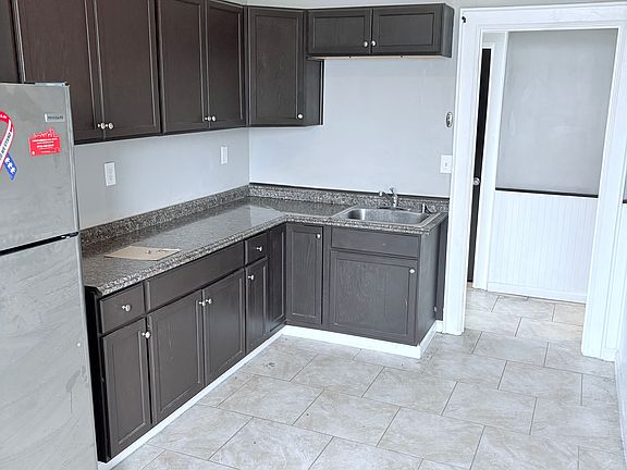 4th image of 2114 Seneca St #1
