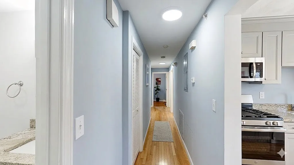 4 bed, 1250 sqft, $4,010 — Photo 1