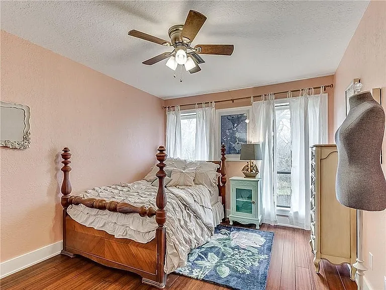 2104 Whiteoak Cir — Photo 32