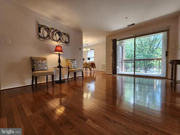 18422 Guildberry Dr APT 203, Gaithersburg, MD 20879