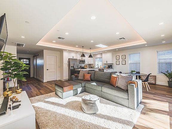 2nd image of 2414 Crystal Dr