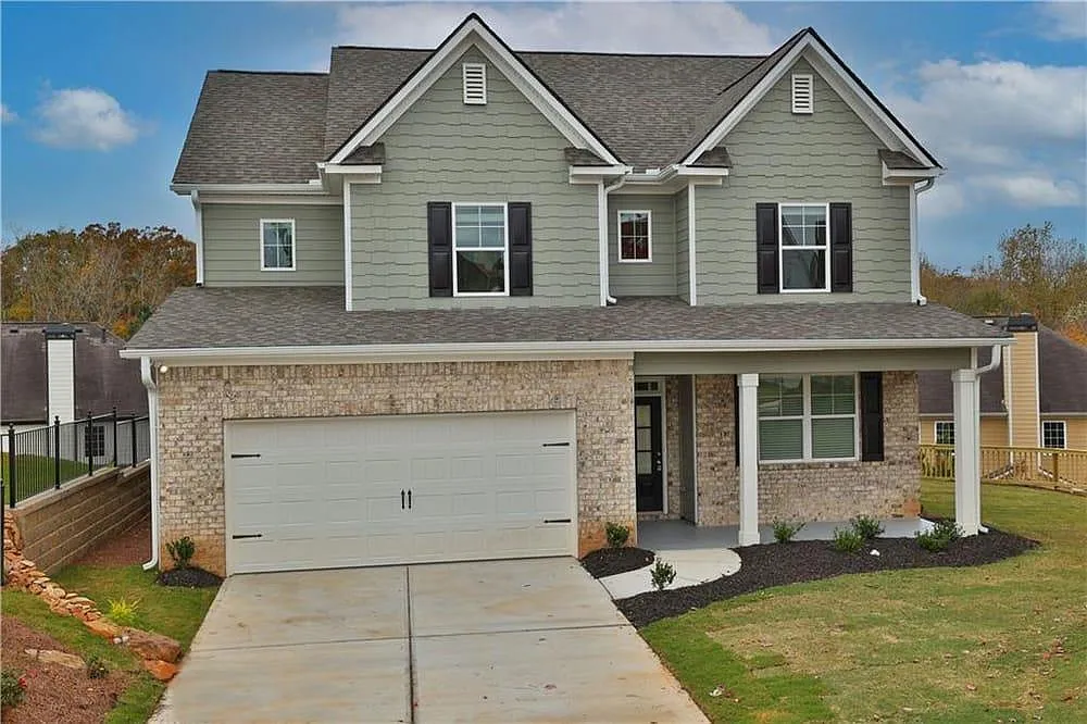 4 bed, 3.0 bath, 2348 sqft, $1,364 — Photo 2
