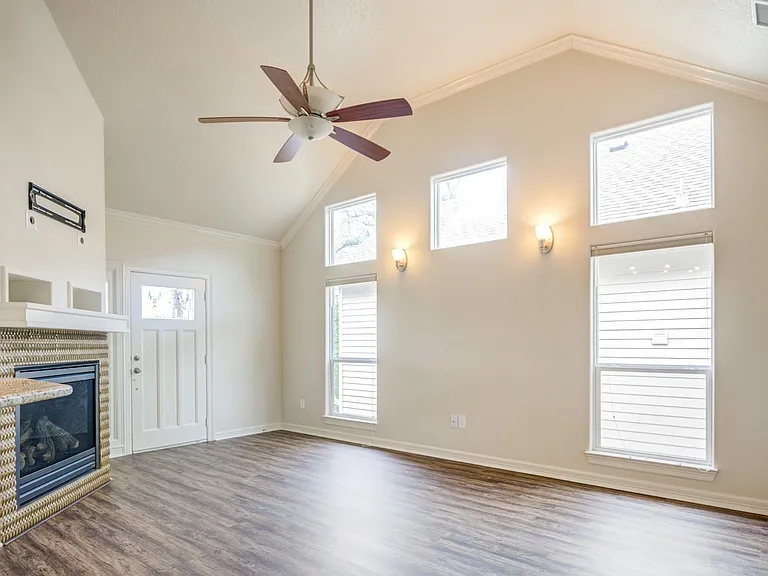 1009 Bryan Ave — Photo 10