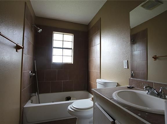 3rd image of 8016 Trapier Ave
