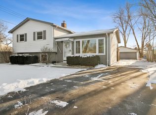 18065 W Big Oaks Rd, Grayslake, IL 60030