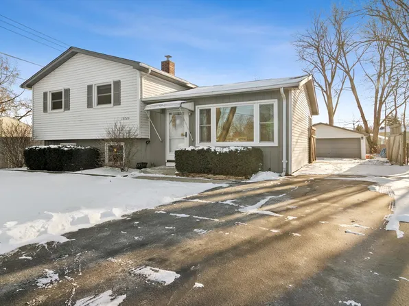 18065 W Big Oaks Rd, Grayslake, IL 60030