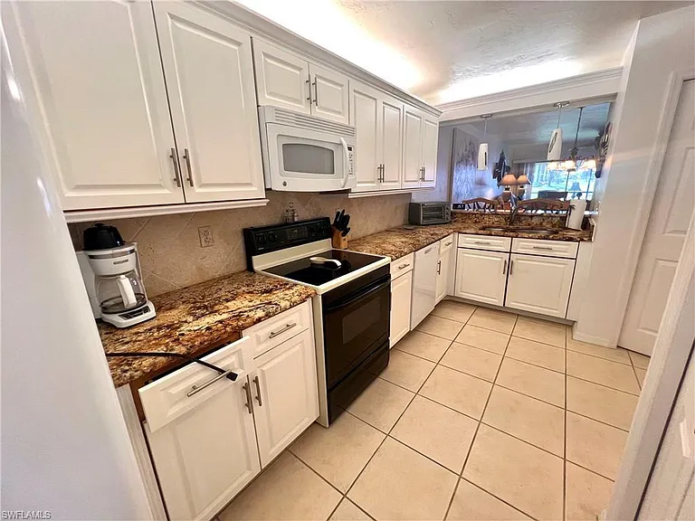 4240 Chantelle Dr #B103 — Photo 5