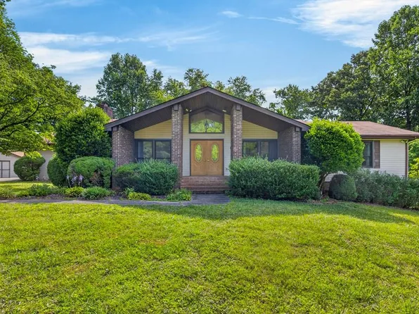 2650 Oak Park Dr, Cookeville, TN 38506