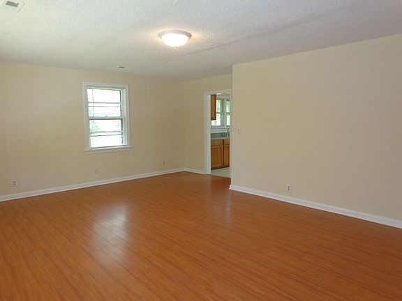 5th image of 2904 Somme Ave