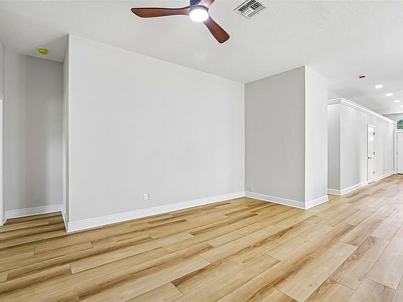 4th image of 2455 HICKMAN CIRCLE