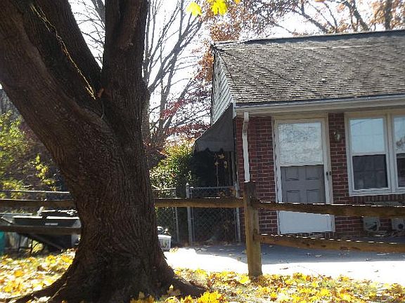 2nd image of 4218 Hillbrook Cir
