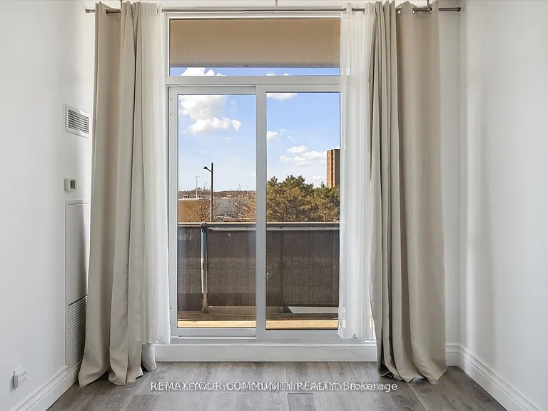 9471 Yonge St #230 — Photo 12