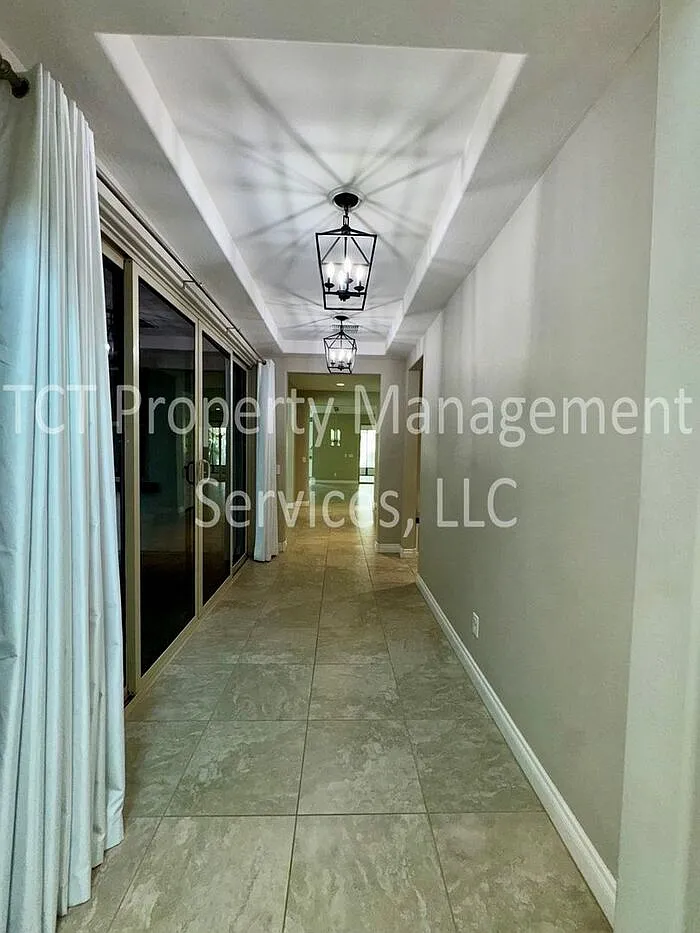 4 bed, 3.5 bath, 4257 sqft, $3,895 — Photo 2