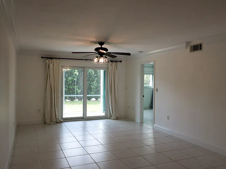 Cypress Way E — Photo 35