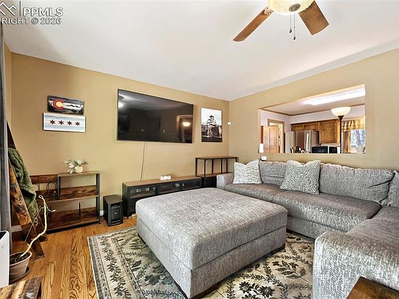 5th image of 430 Hackberry Dr