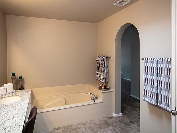 Master Garden Tub