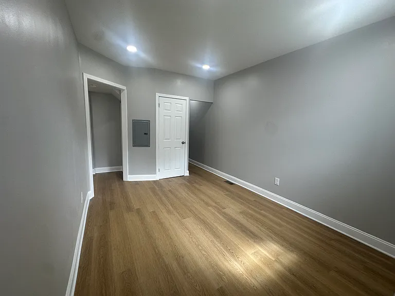 806 N 64th St — Photo 11