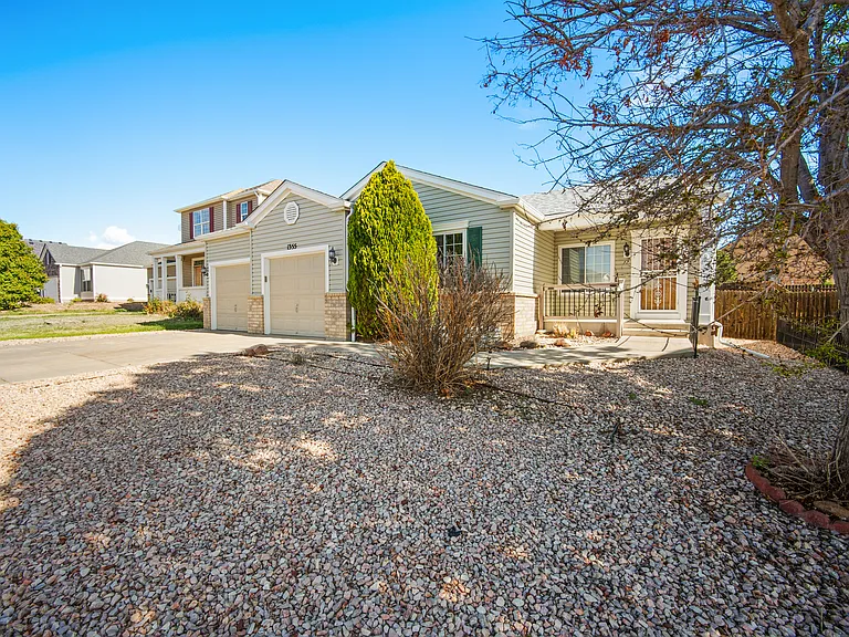 1355 Lords Hill Dr — Photo 3