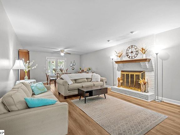 5th image of 203 Bendingwood Cir