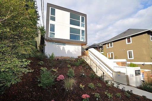 3rd image of 1814 E Denny Way APT 201