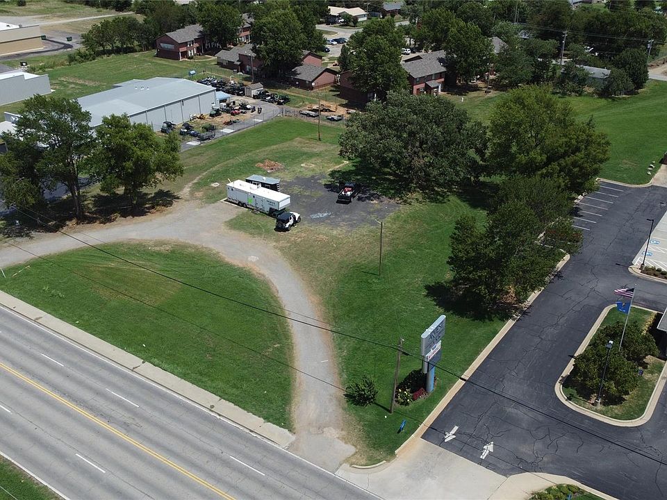 1st image of 3004 N Broadway St
