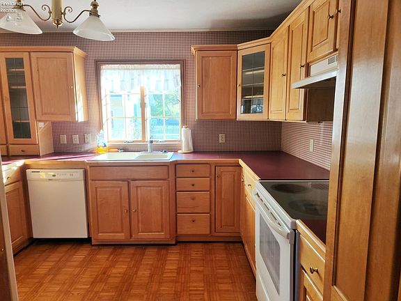 5th image of 210 S Gordon Dr