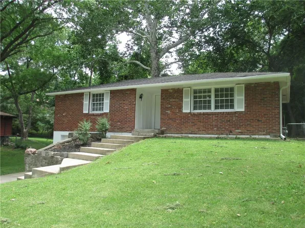 5033 NW 62nd St, Kansas City, MO 64151