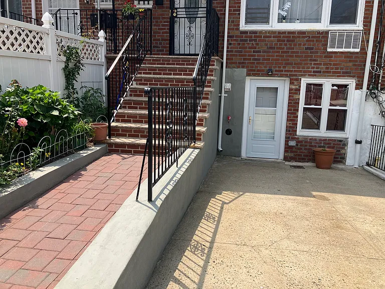 92nd St — Photo 1
