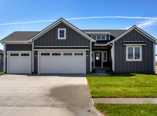 11026 Westport Dr, West Des Moines, IA 50266