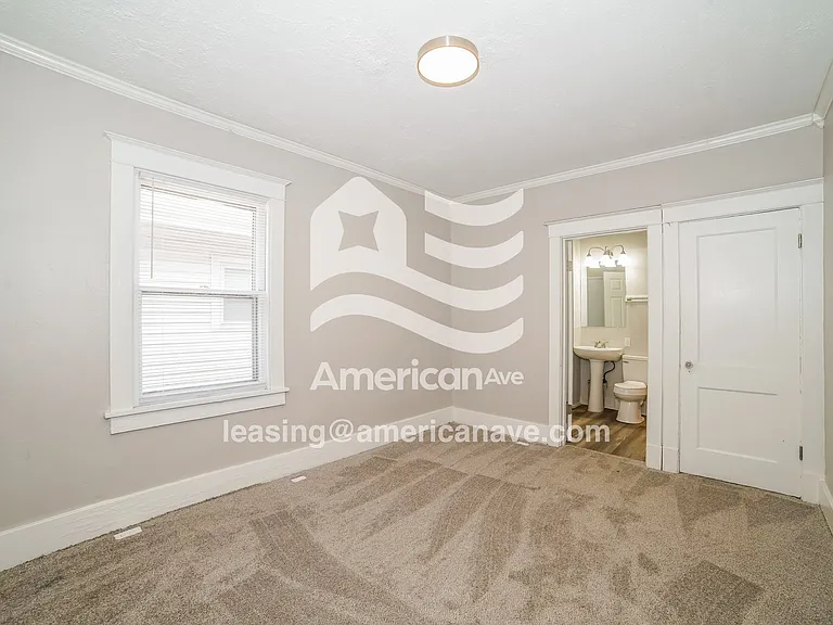 1346878_009_wm_-_main_bedroom_12967825.jpg