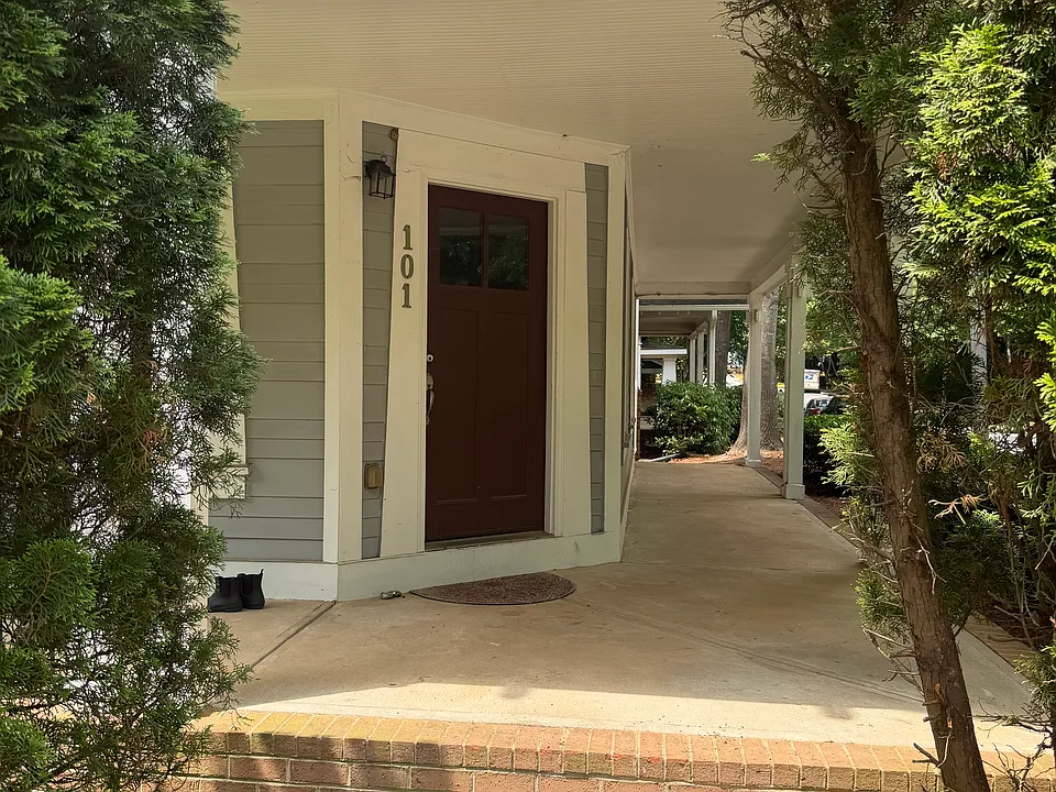 490 Barnett Shoals Rd #101