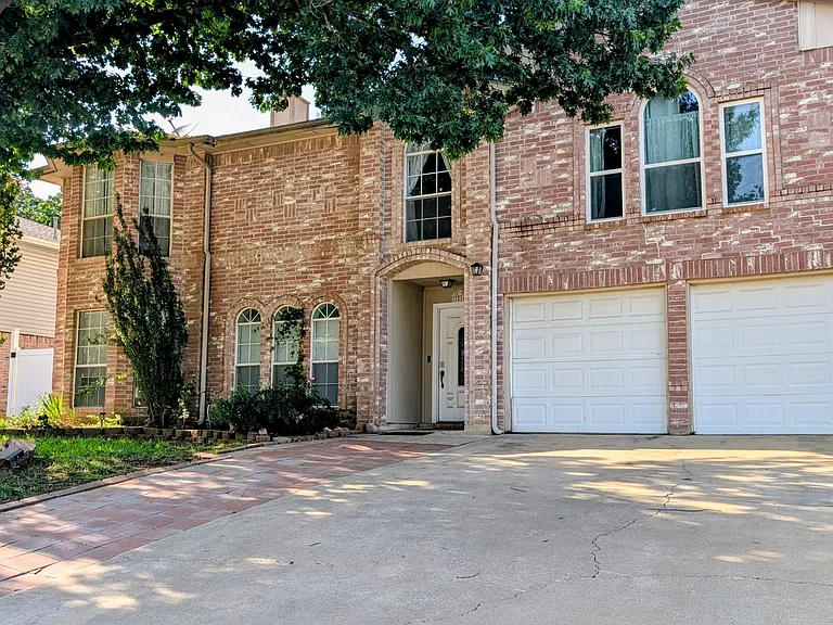 3216 Meadowview Dr — Photo 2
