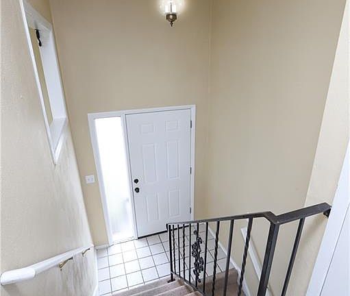 5th image of 2451 N Knoll Dr