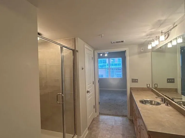 401 20th St #212 — Photo 11