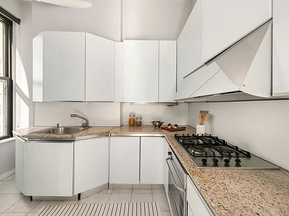 5th image of 3 Hanover Sq APT 23A