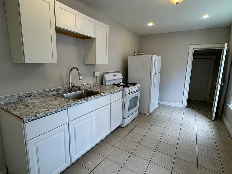 18 Wiley Ave — Photo 3