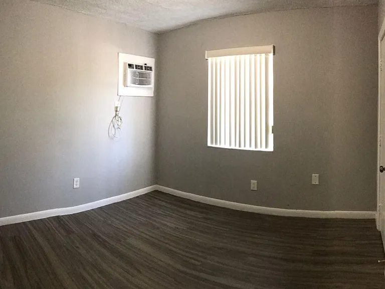St George Apartments — Photo 18