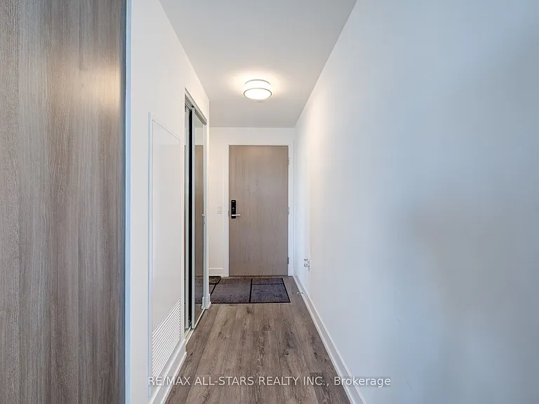 575 Bloor St E #2302 — Photo 4