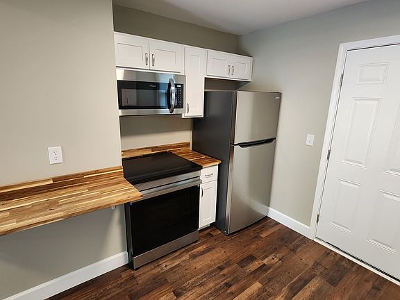 3rd image of 145 Gallaher View Dr #B